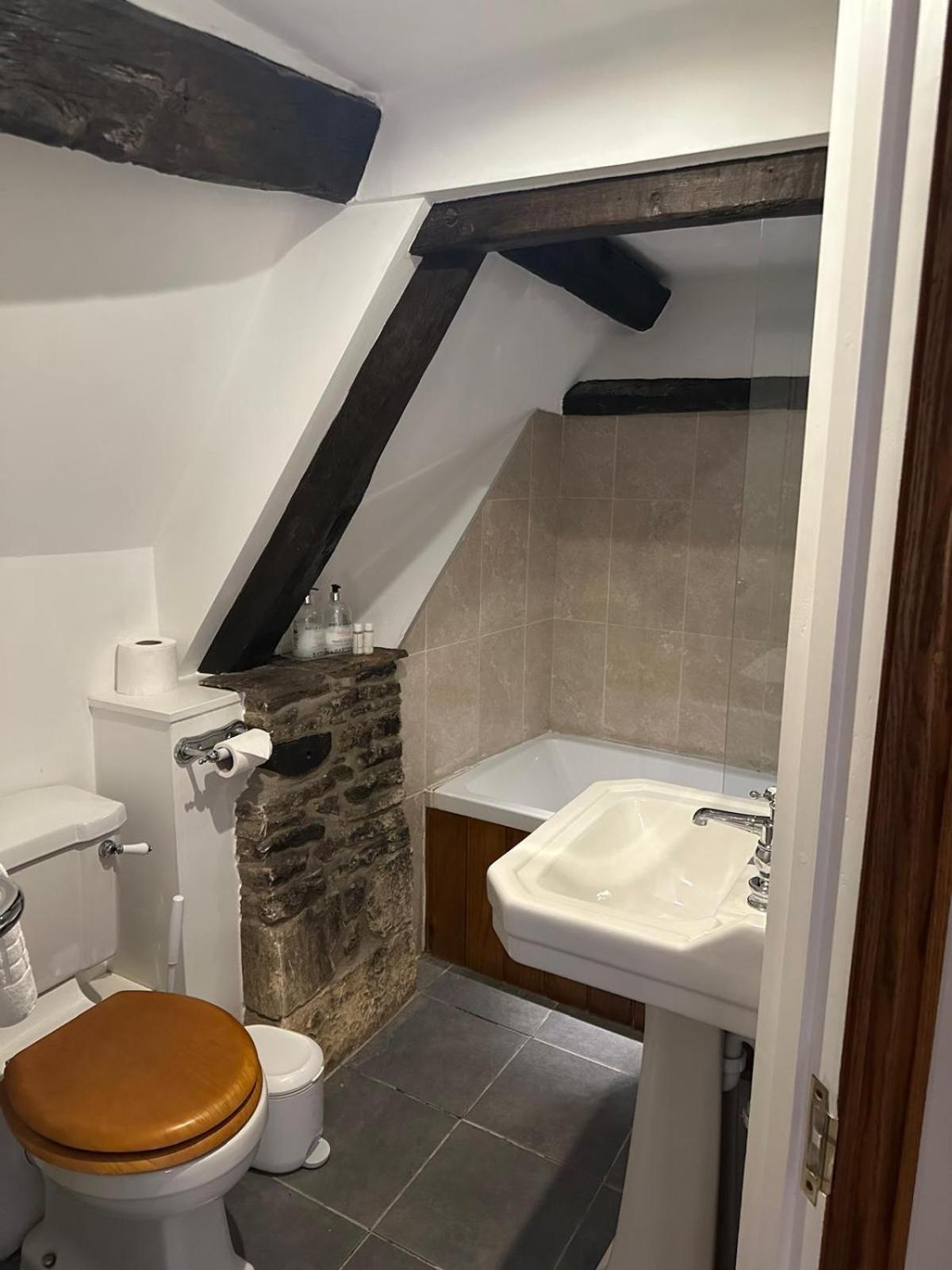 The Plough 4* Bourton-on-the-Water